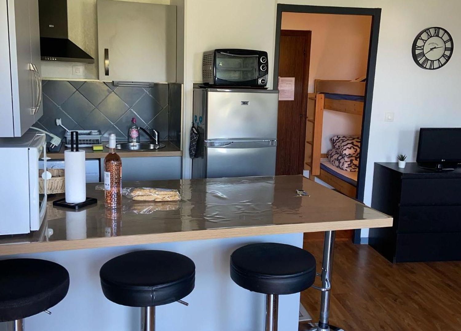 Appartement Les Palmiers à 700m De La Nice