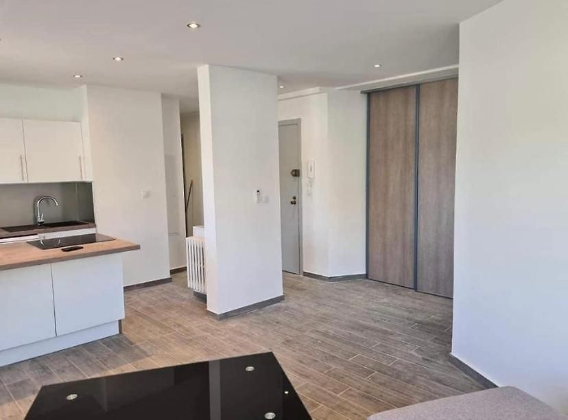 Appartement à *