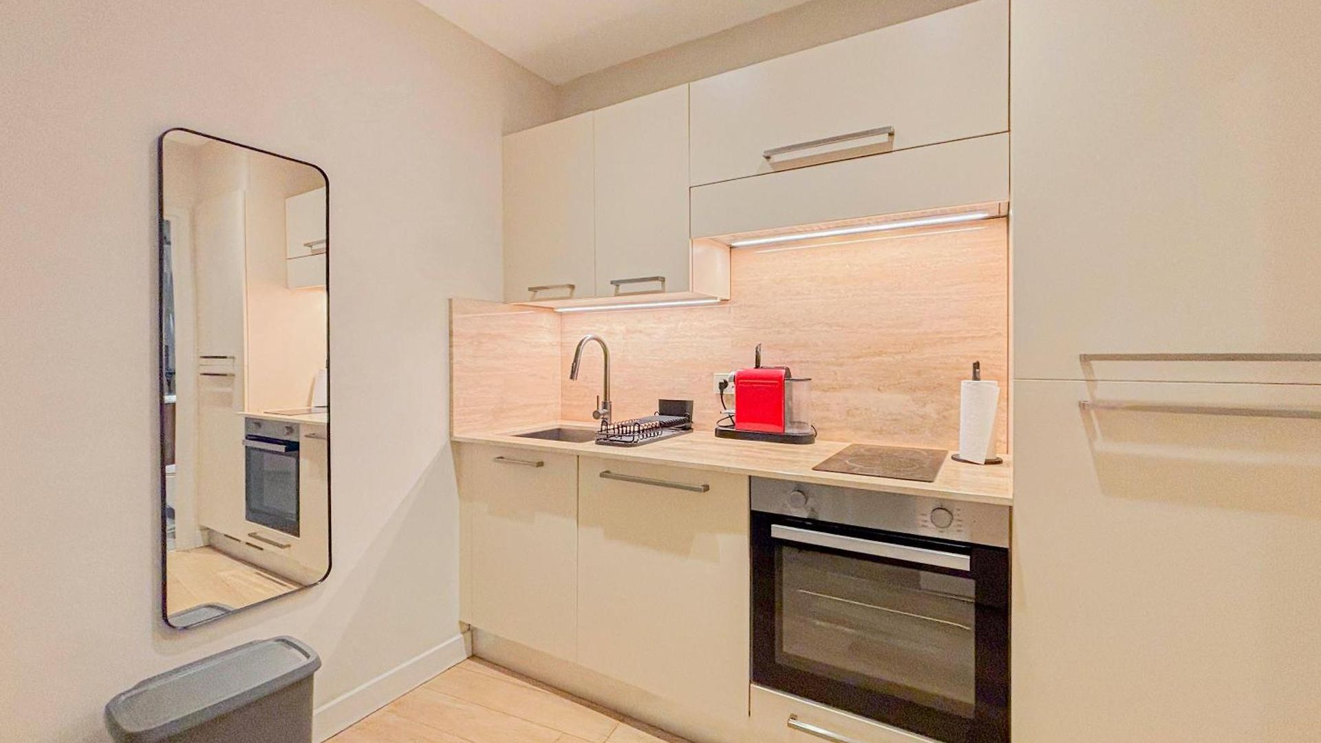 Appartement Petit Cocon Au Cœur Du Vieux-nice, Wifi, Ac, 2pers *
