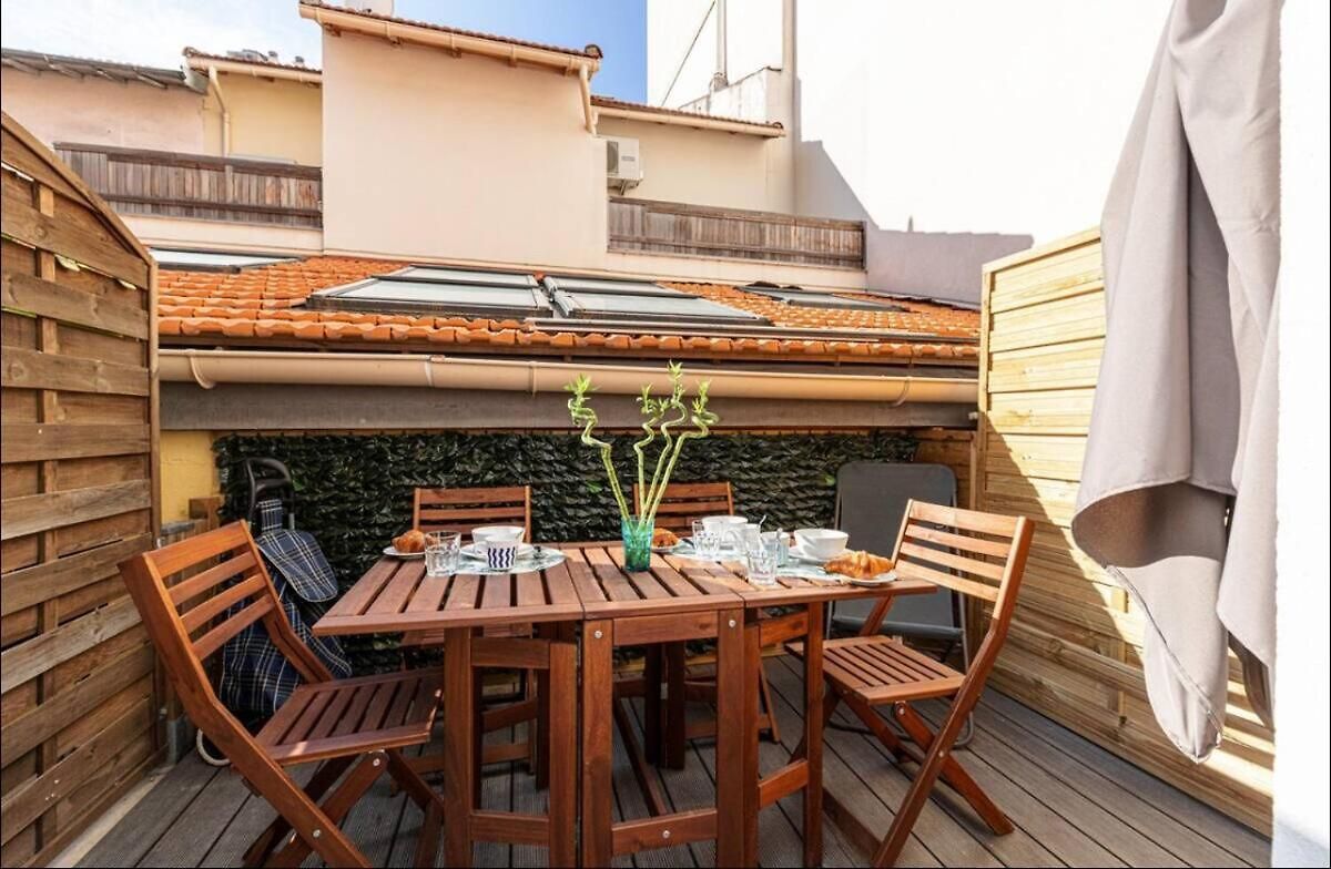 1 Bed, Center Of With Ac Nice