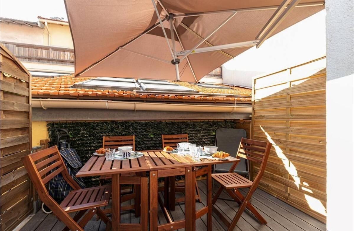 1 Bed, Center Of With Ac Apartment