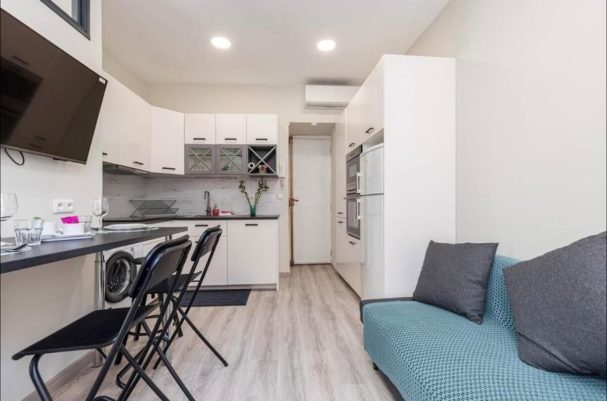 1 Bed, Center Of With Ac Apartment