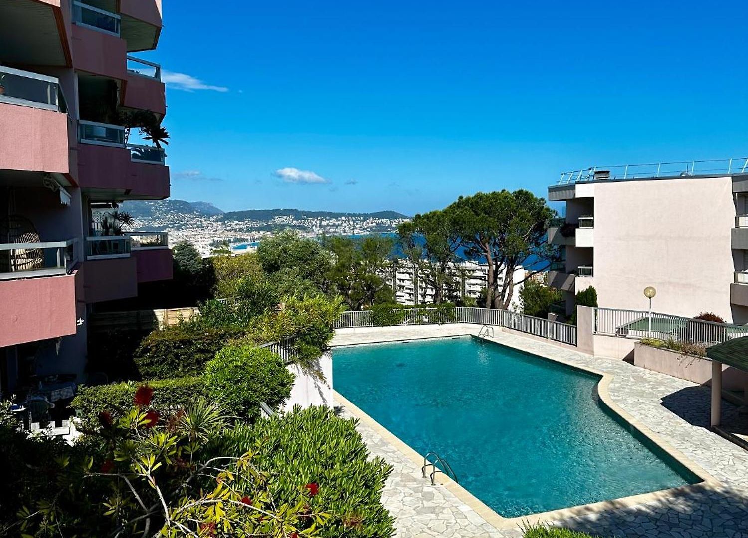 Superbe 2 Pieces Avec Piscine * Nice