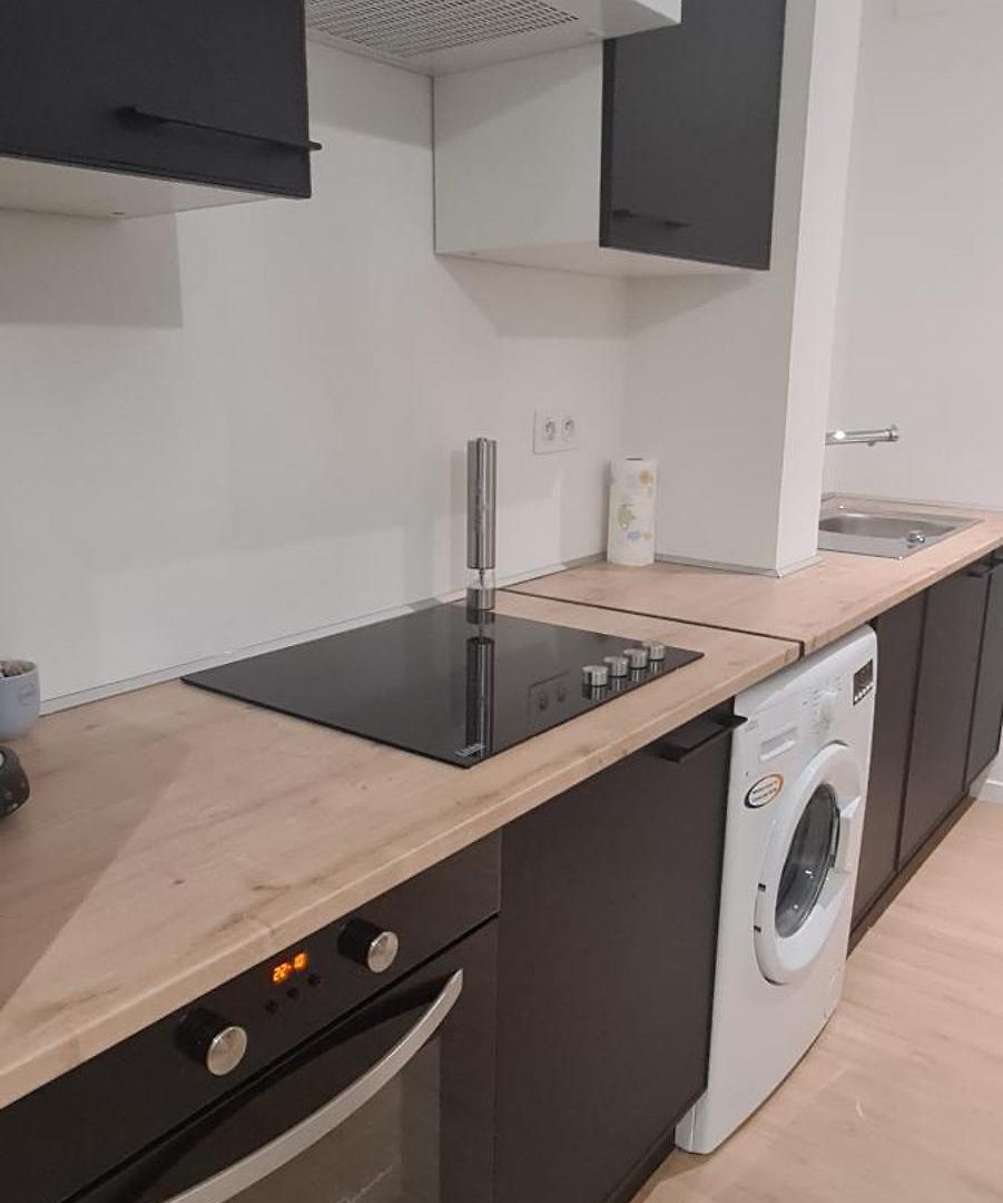Très Beau 2 Pièces à Appartement *