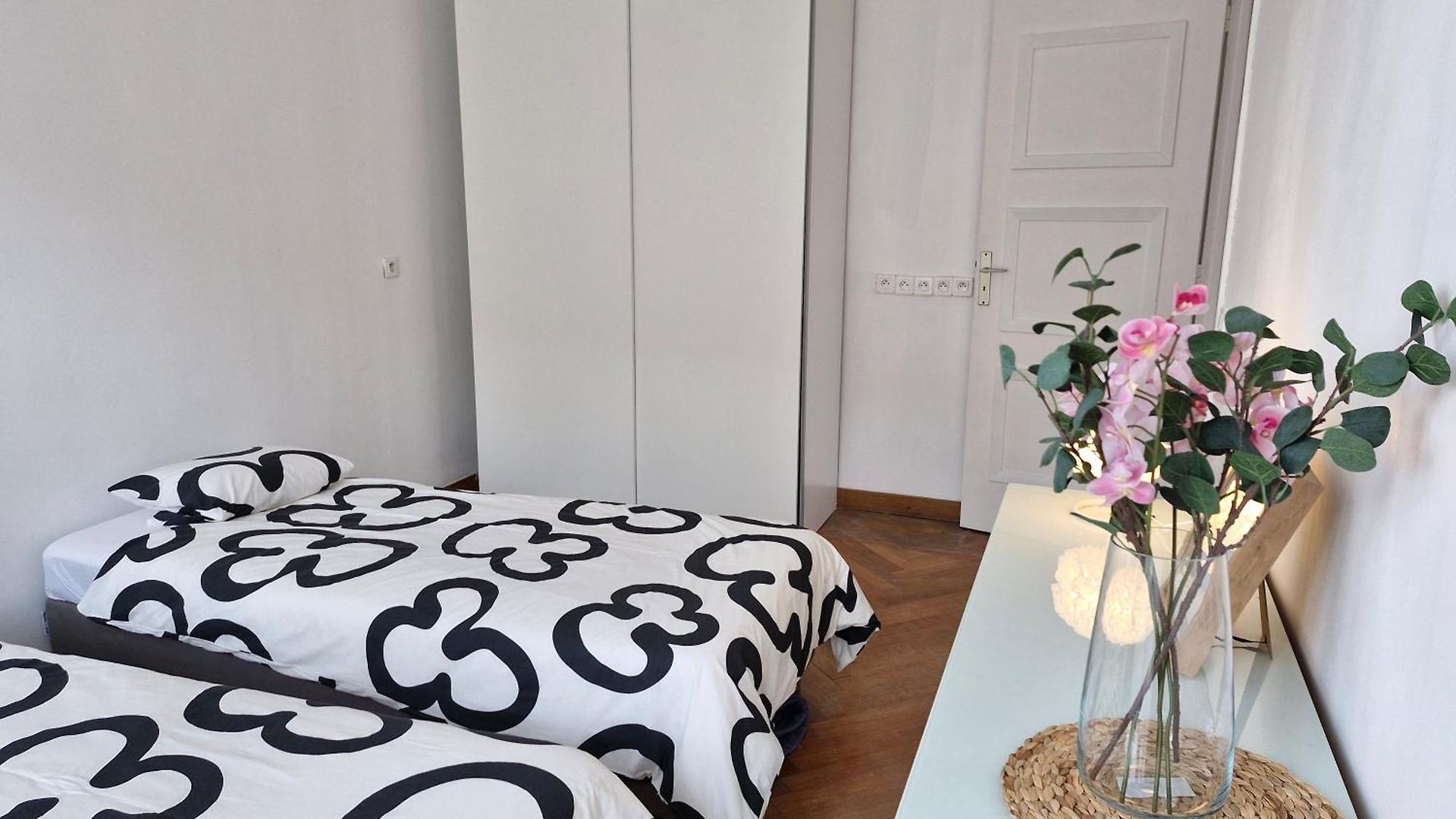 Le Metropole Victor Hugo Apartment
