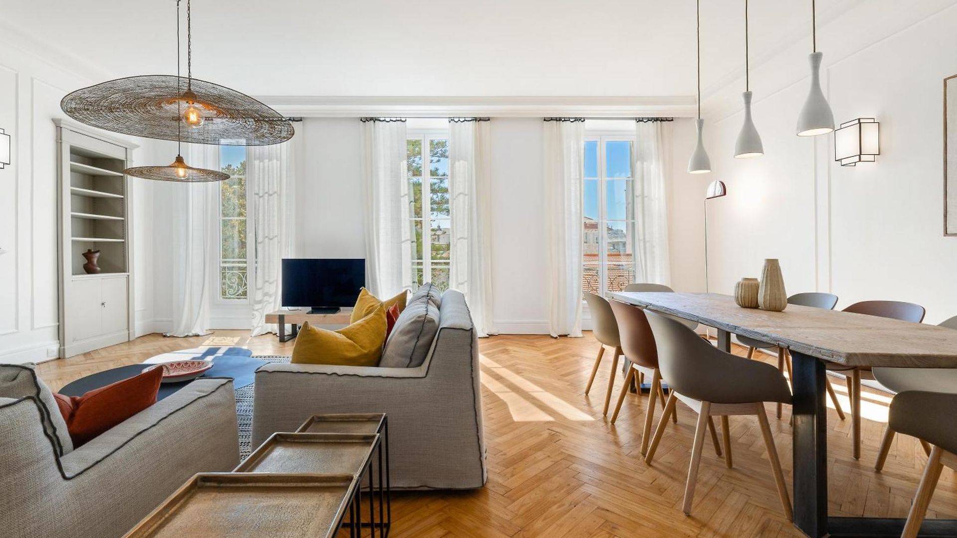 Renting - Victor - Historic Palace Luxury 3 Bedrooms
