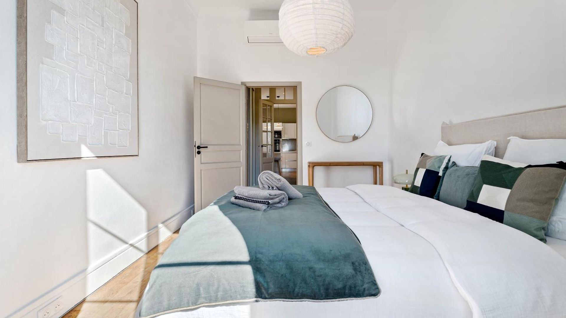 Renting - Victor - Historic Palace Luxury 3 Bedrooms Appartement