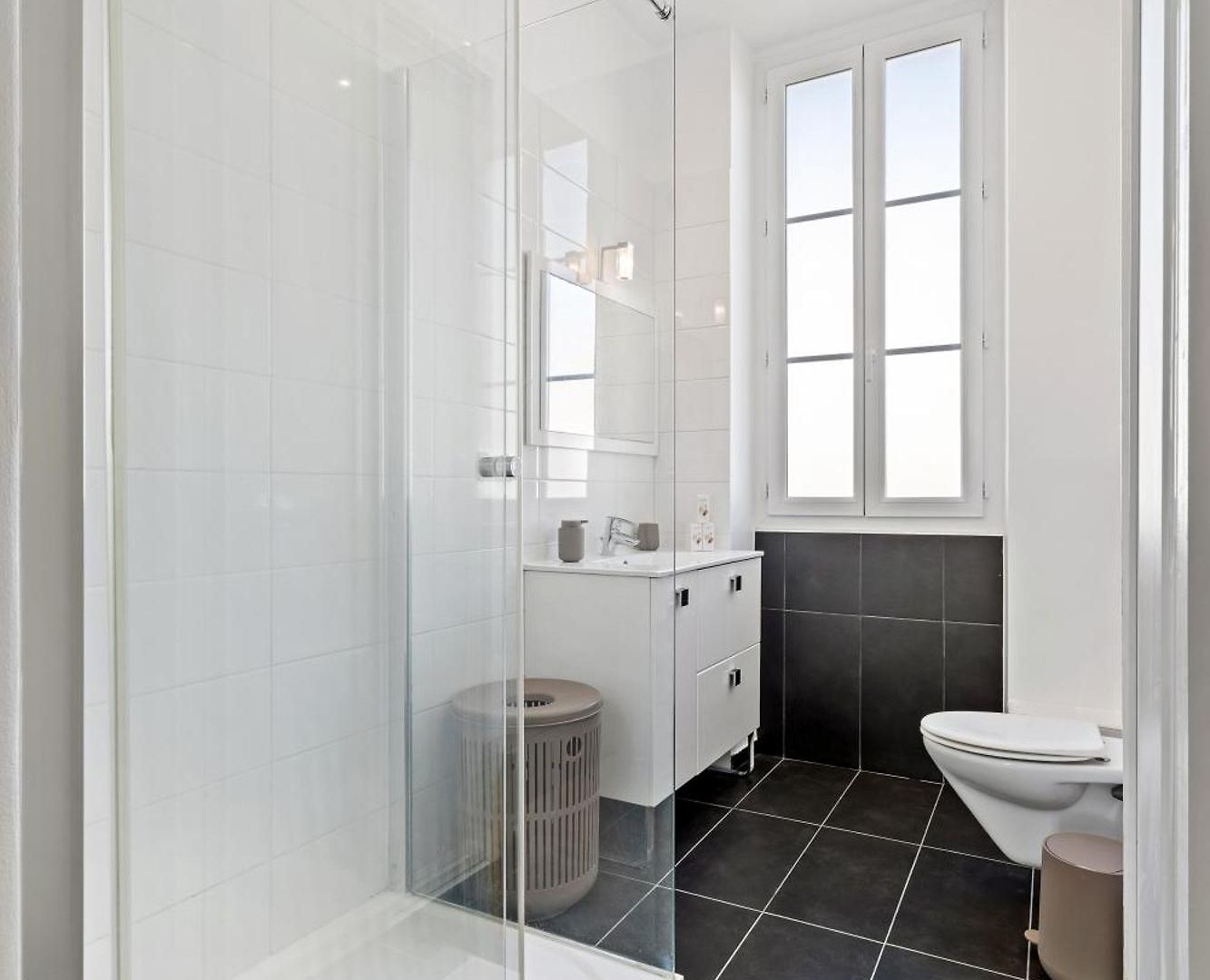 Renting - Victor - Historic Palace Luxury 3 Bedrooms Appartement *