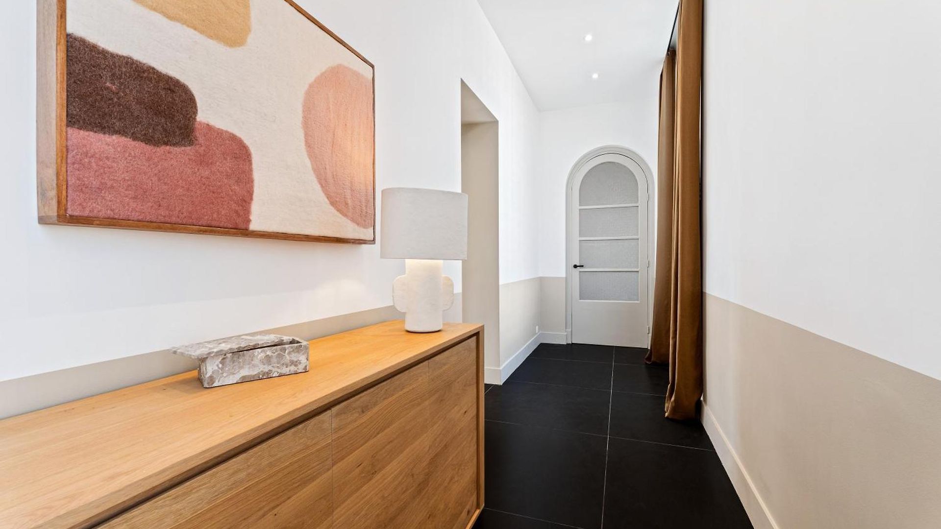 Renting - Victor - Historic Palace Luxury 3 Bedrooms *