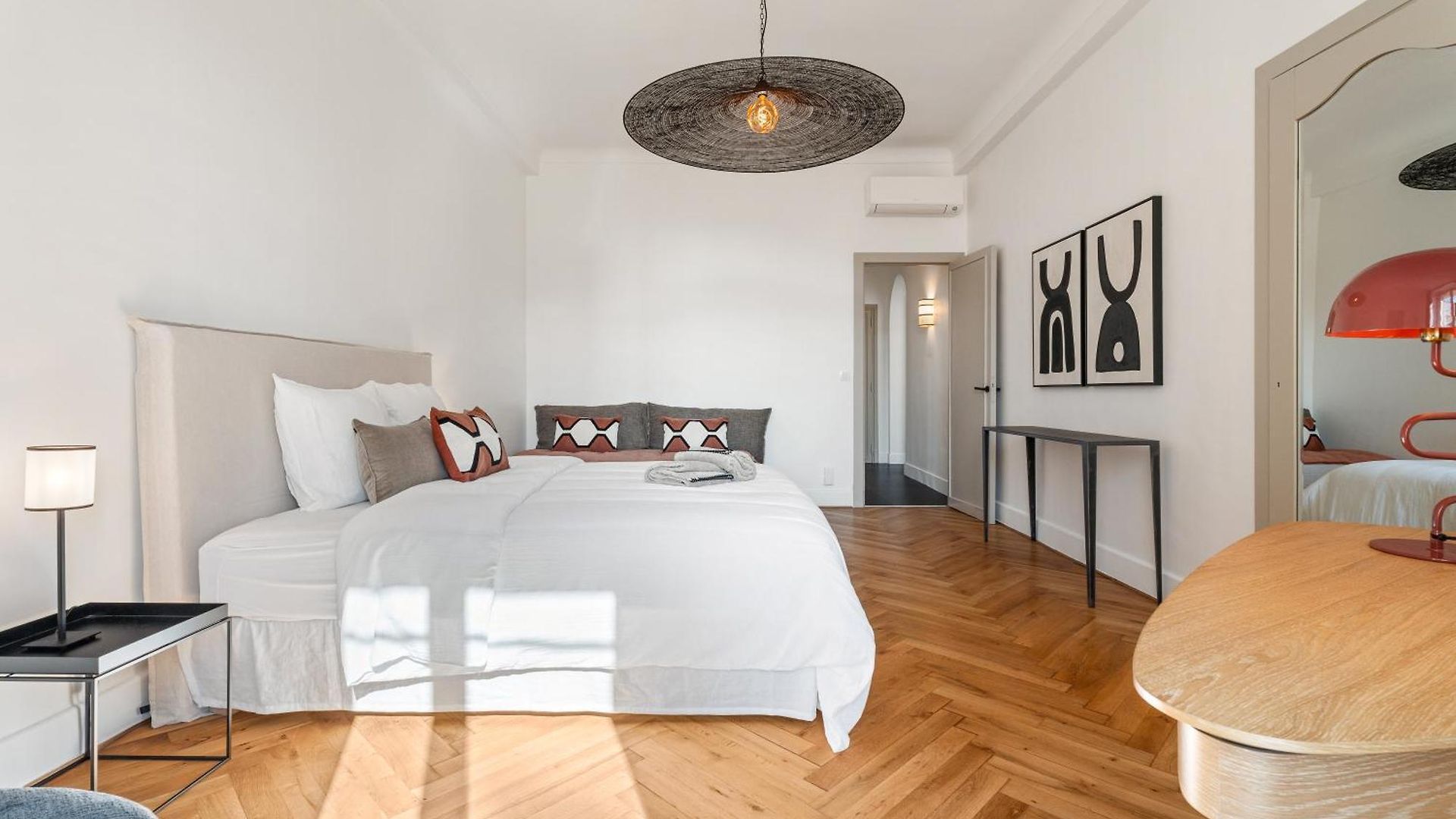 Renting - Victor - Historic Palace Luxury 3 Bedrooms *