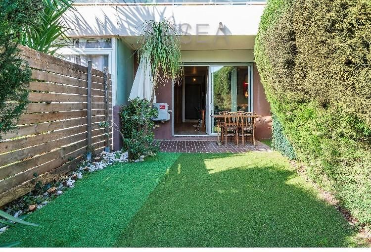 Renovated With Garden Pool Air Conditioning 4 Sleeps Appartement Nice