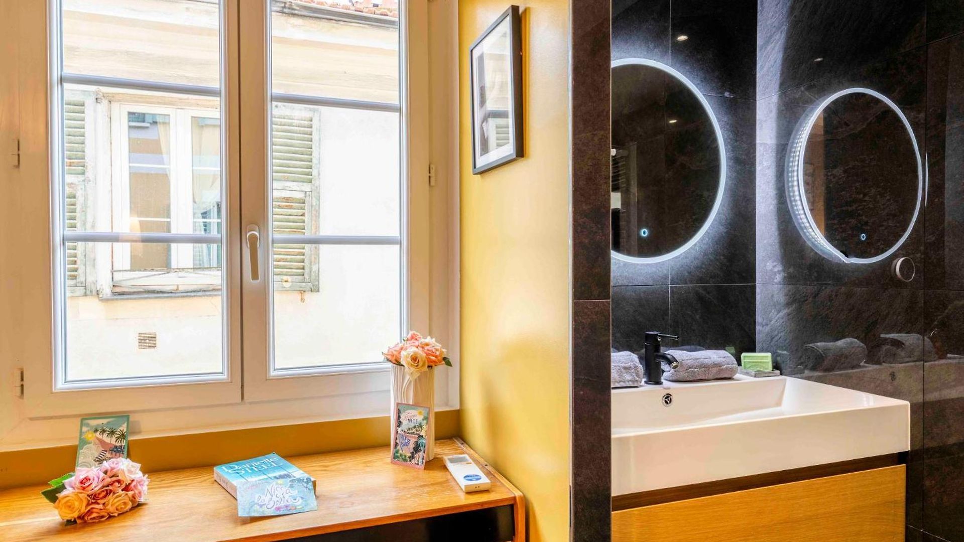 2 Chambres, Balcons, Vue Imprenable, Climatisation - Palace Bleu Appartement *