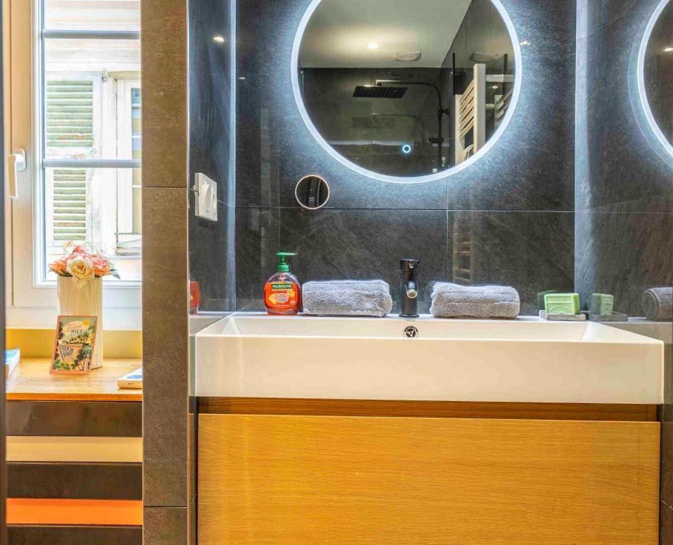 2 Chambres, Balcons, Vue Imprenable, Climatisation - Palace Bleu *