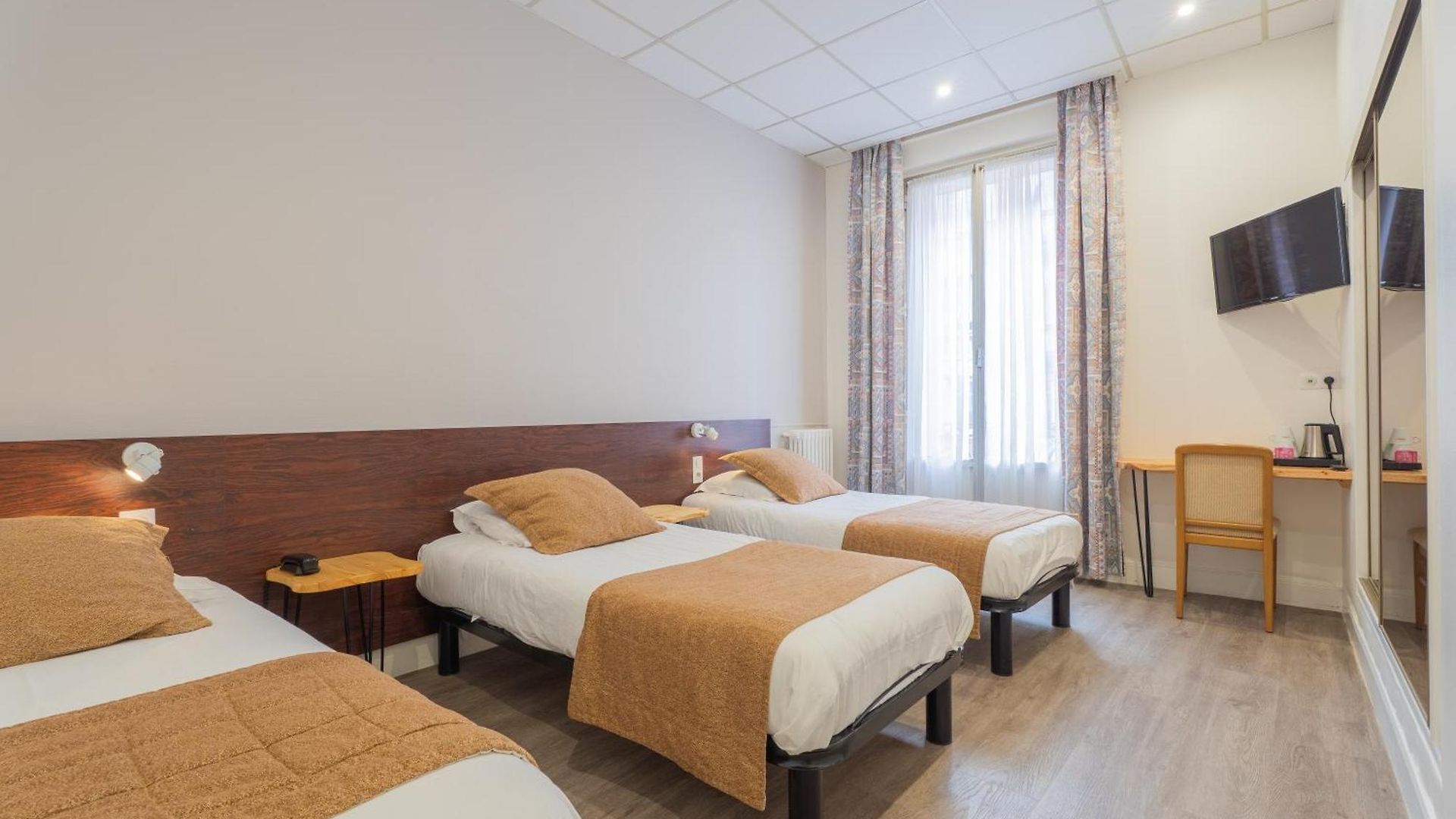 Hotel Busby 3*