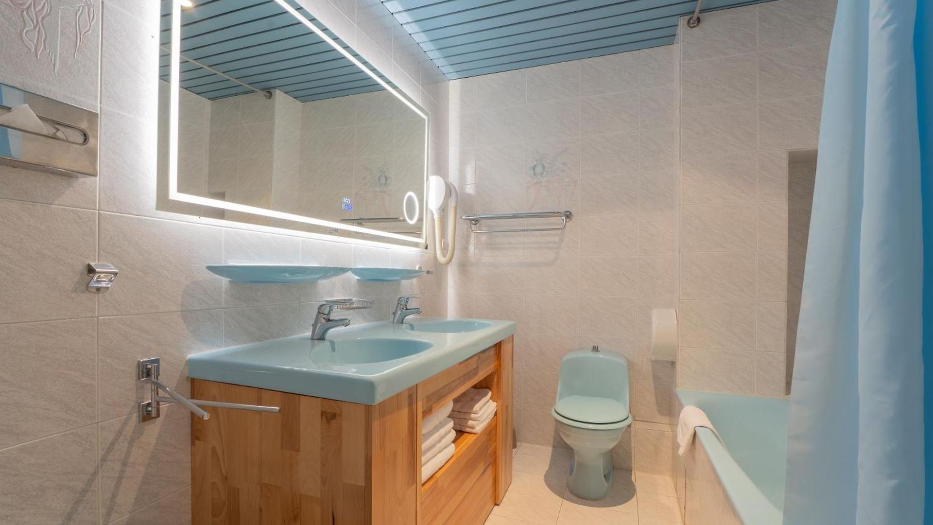 Hotel Busby 3*
