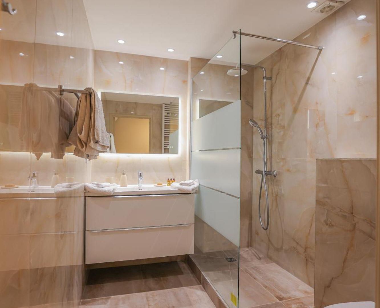 Azurappart Brilliant 2room, Massena *