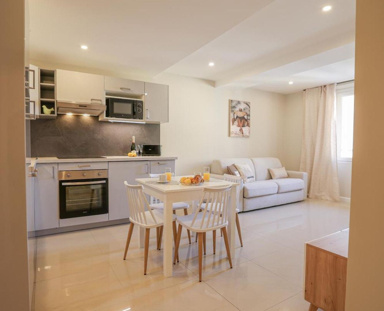 Azurappart Brilliant 2room, Massena Apartment *