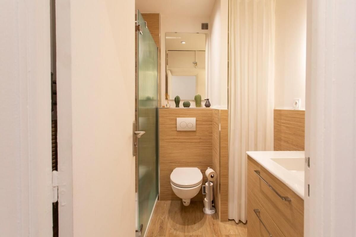 #26 Staywizus - Idealy Located Flat Ac 2mins Walk To Sea Balcony *