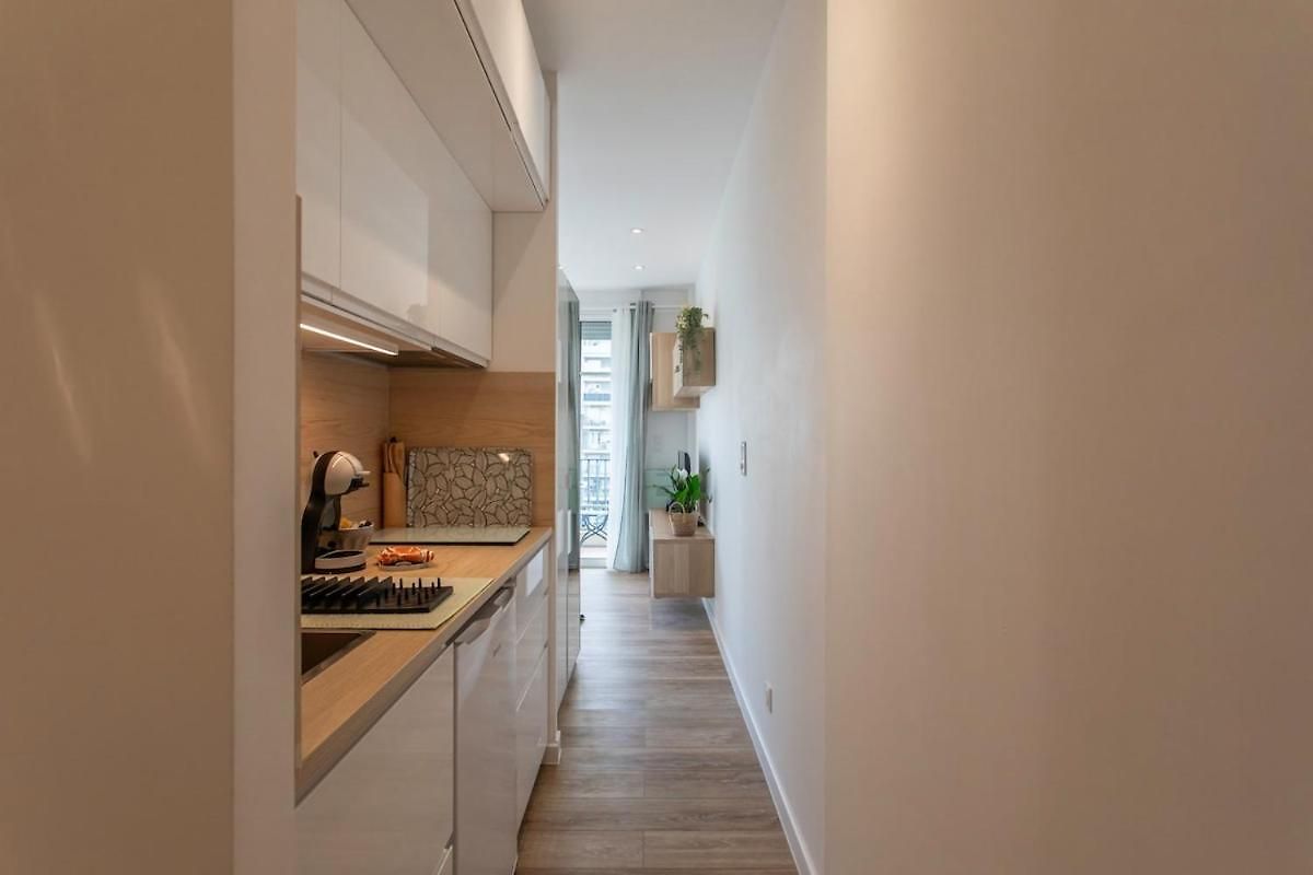 #26 Staywizus - Idealy Located Flat Ac 2mins Walk To Sea Balcony Appartement