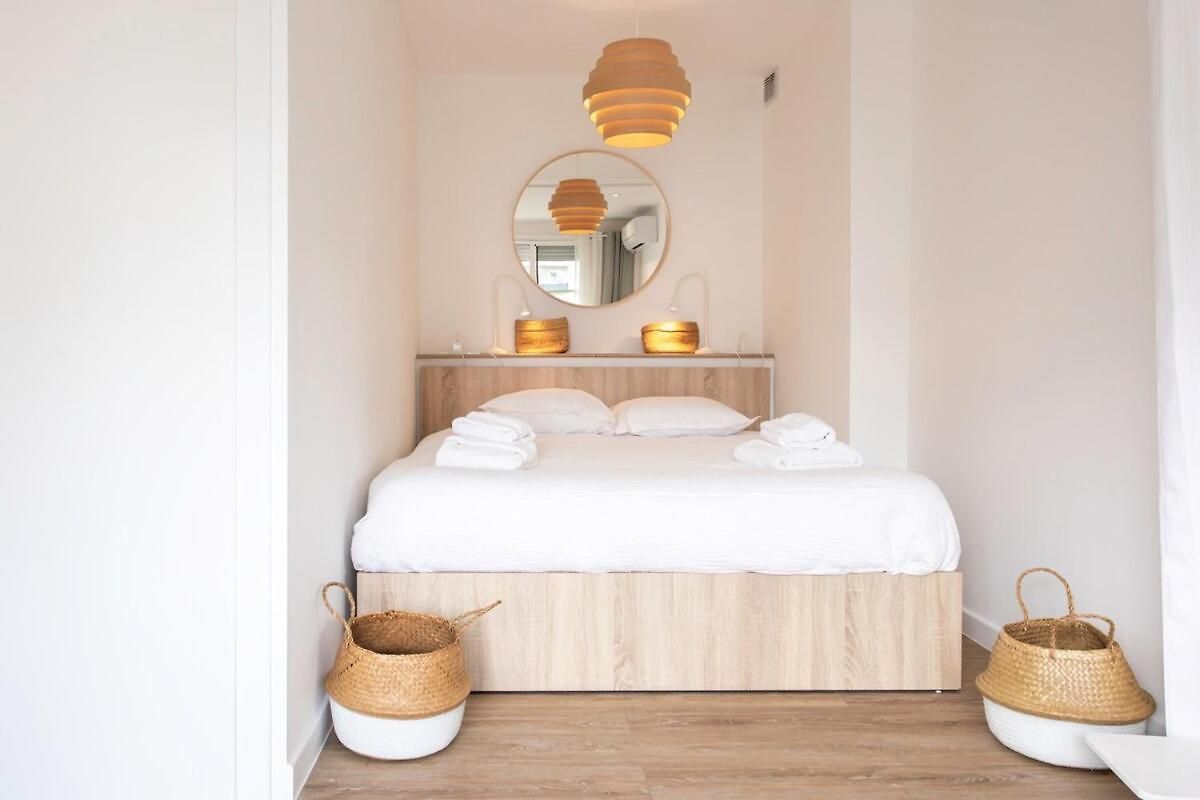 #26 Staywizus - Idealy Located Flat Ac 2mins Walk To Sea Balcony Appartement