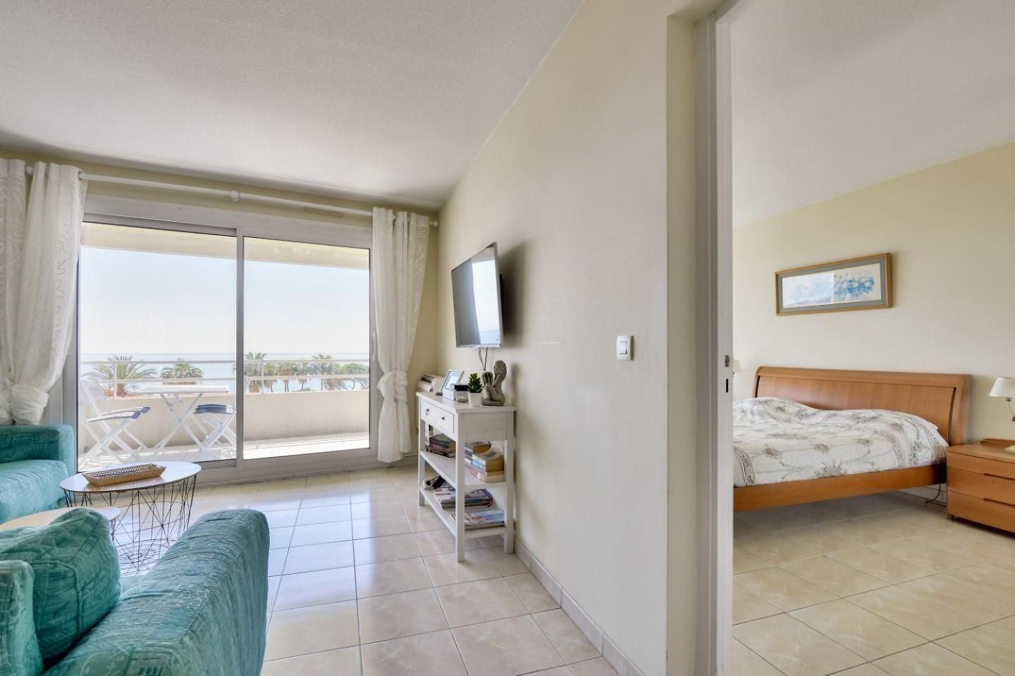 Appartement T3 Avec Terrasse Vue Sur à 400m De La *