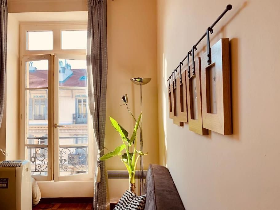 Eugenie Hyper Center 3 2 Bedrooms