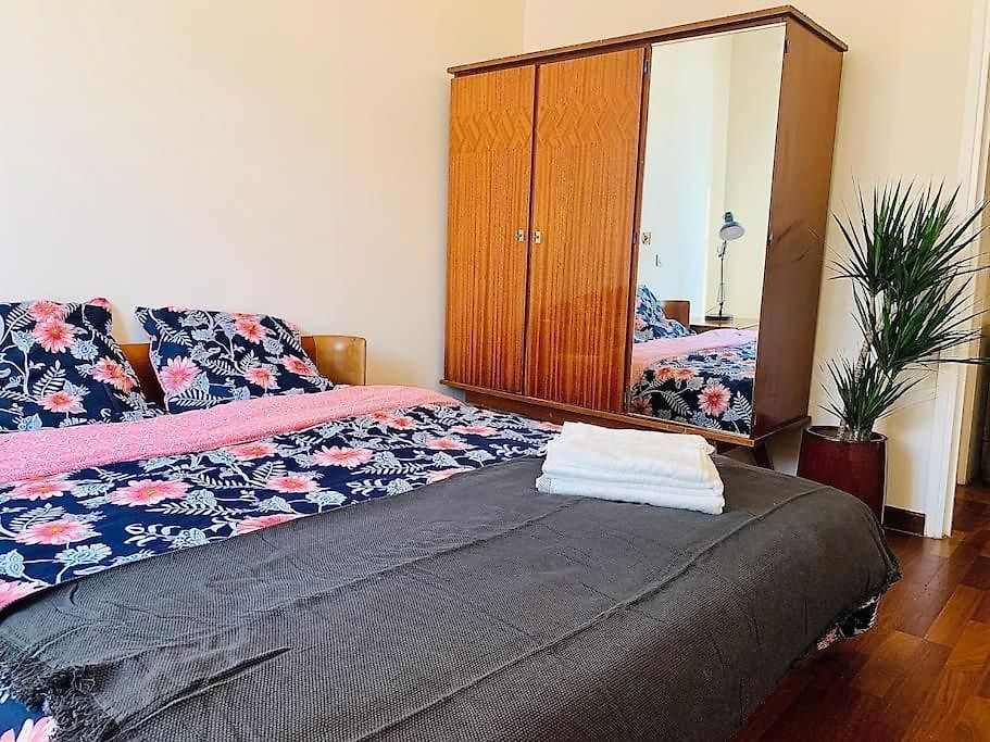Eugenie Hyper Center 3 2 Bedrooms *