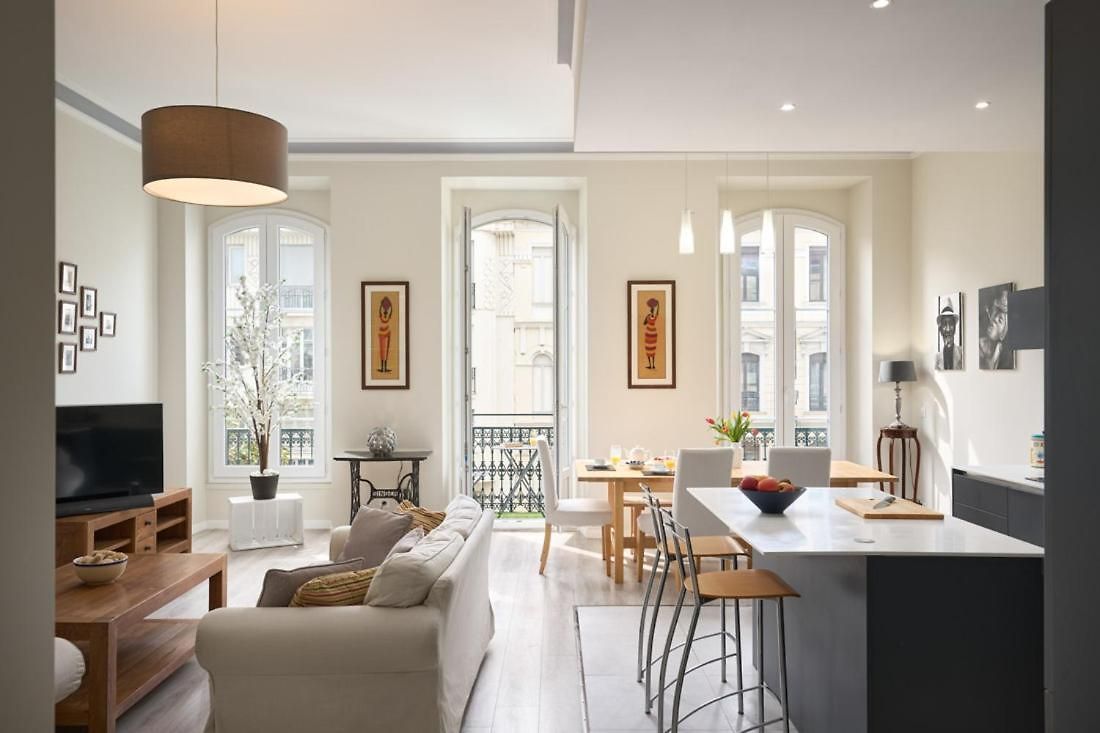Sunlight - Gisele - Hyper Central, 1 Bedroom With Large Living Apartment