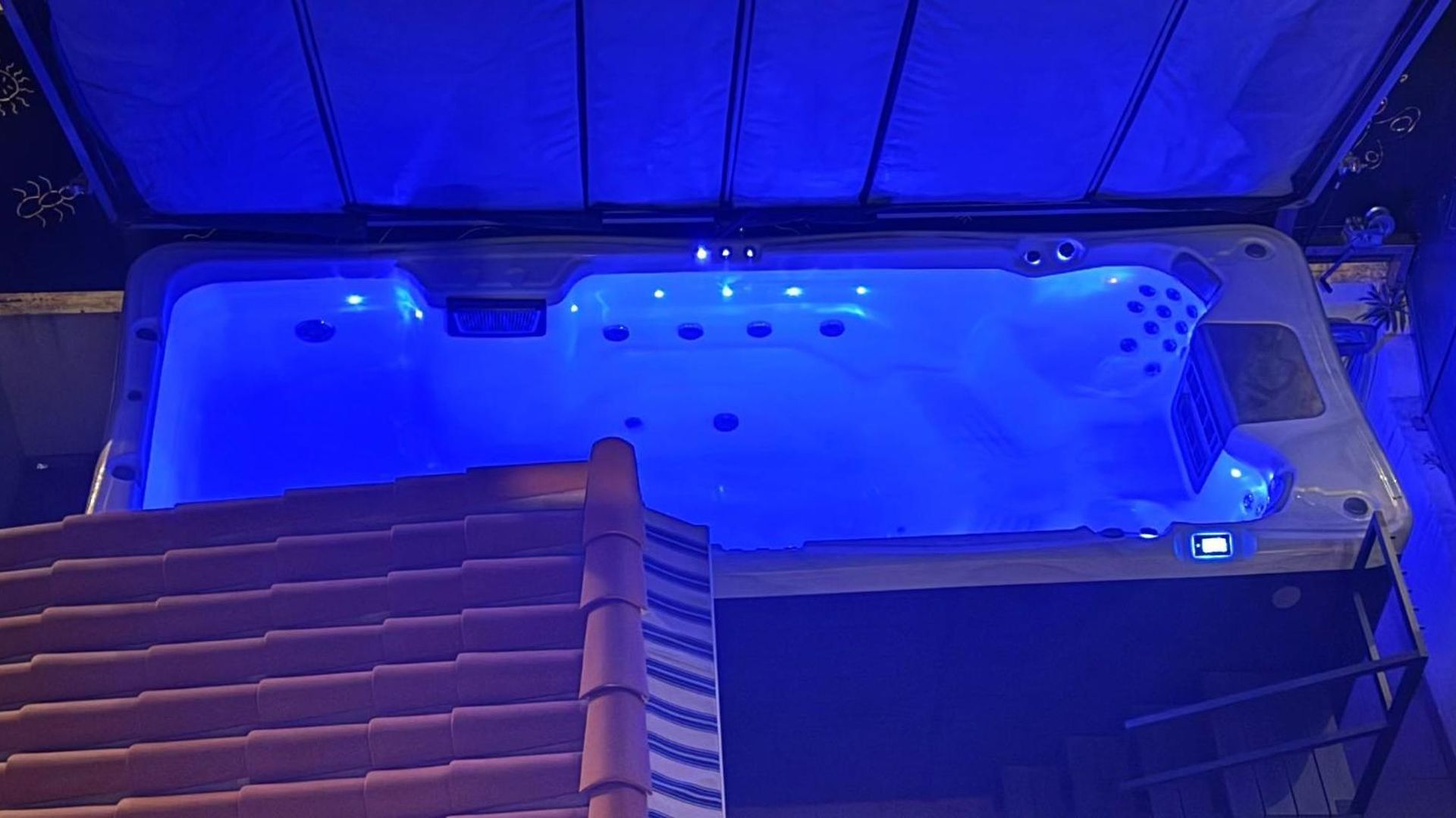 Piscine Jacuzzi Privée Chauffée, Terrasse Et Garage à Appartement Nice