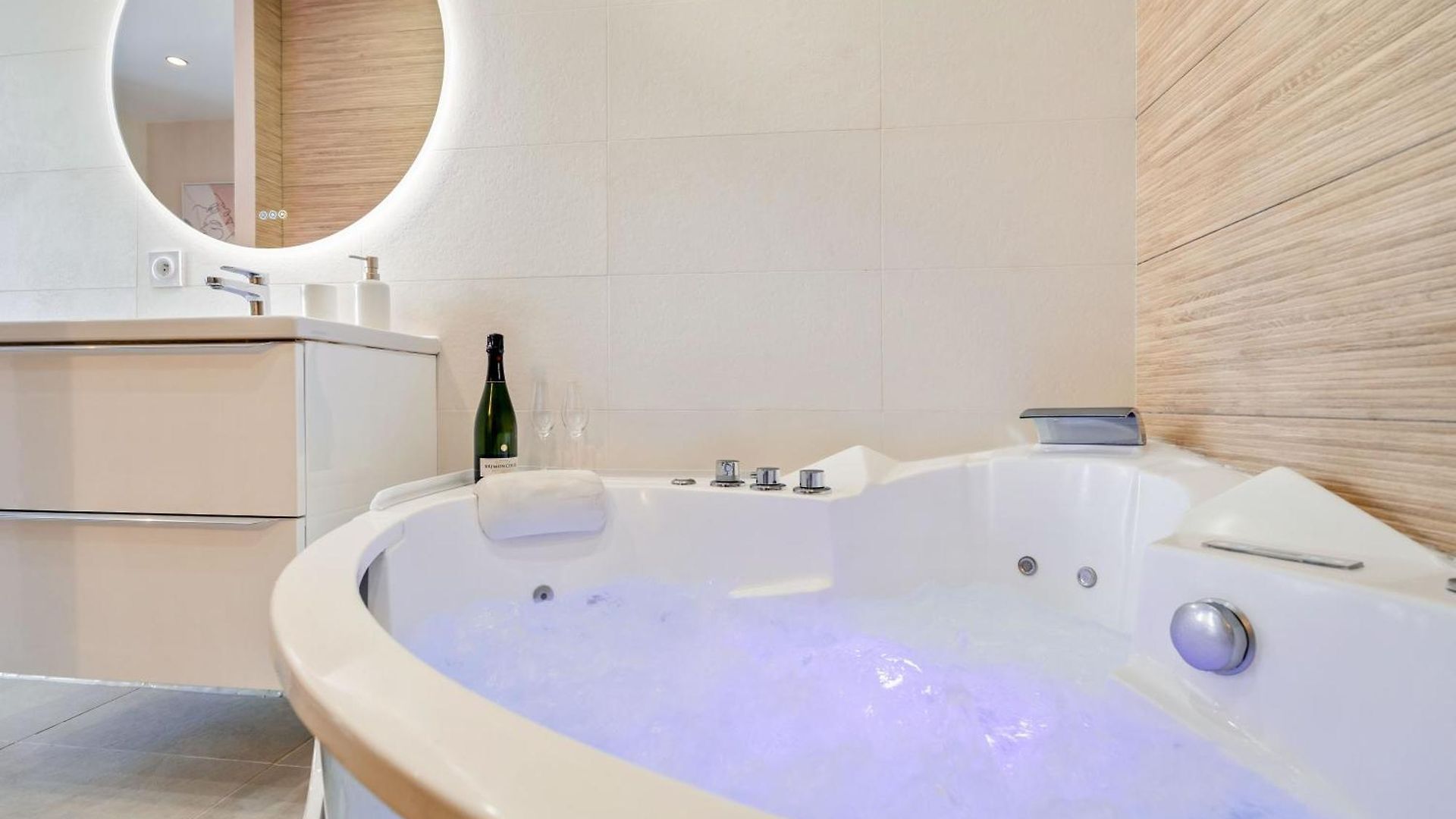 Elegant Jacuzzi Loft In Massena
