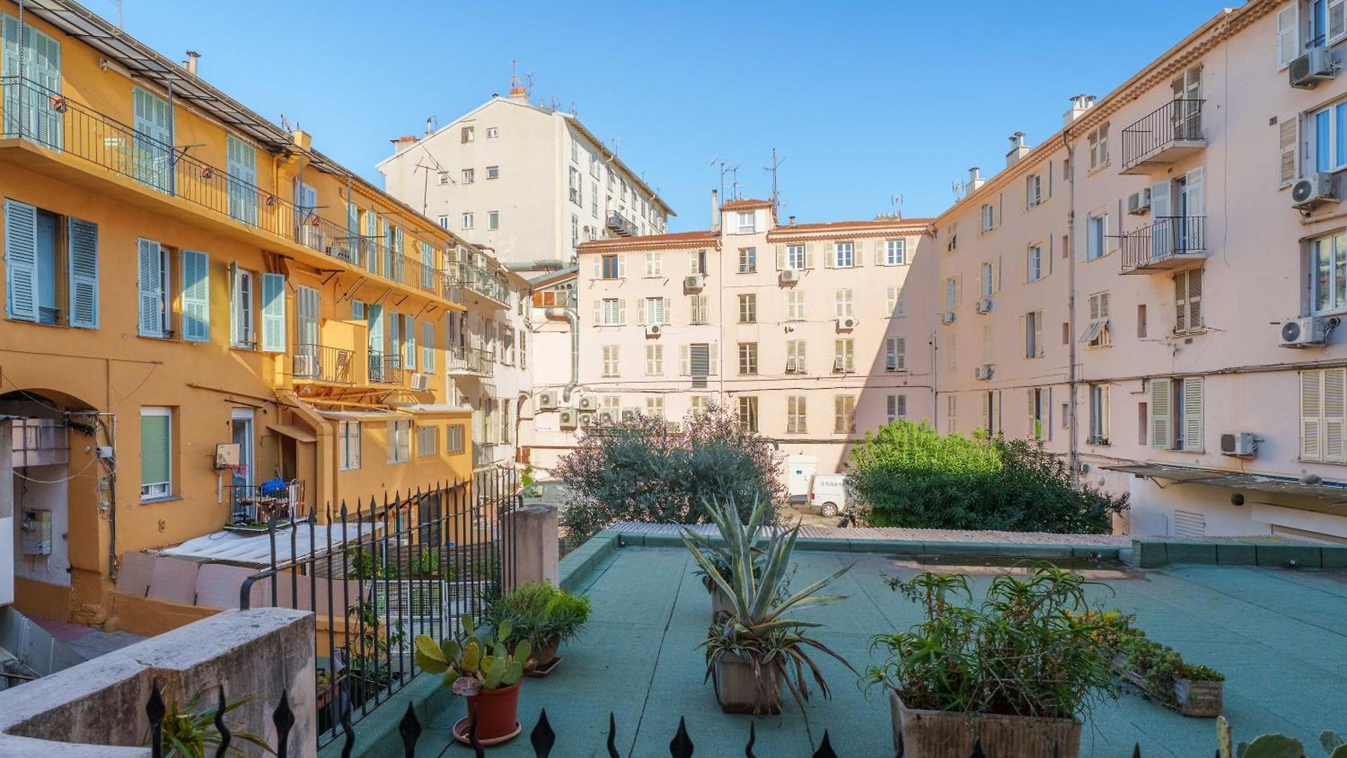 Elegant Jacuzzi Loft In Massena Apartment Nice
