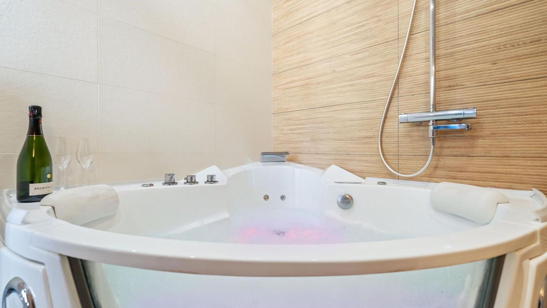Apartment Elegant Jacuzzi Loft In Massena Nice