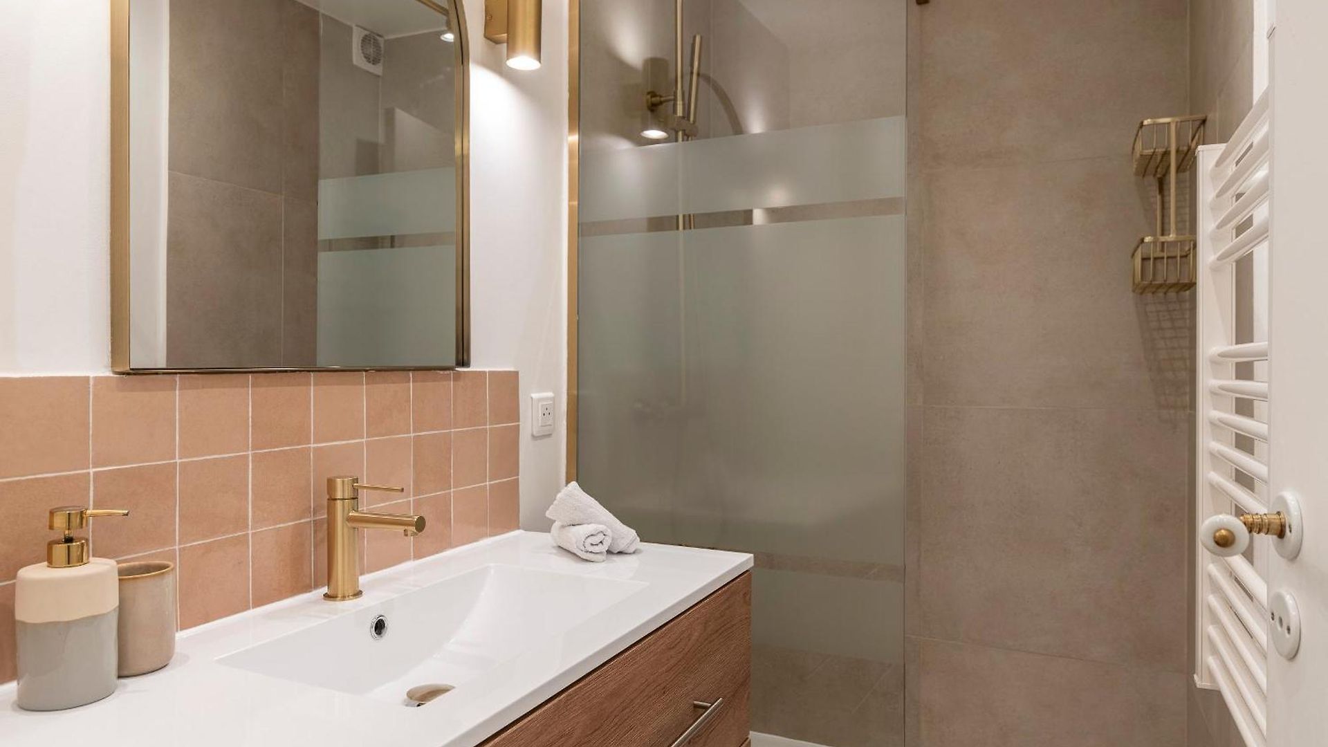 Apartment 2 Pieces Dans Le Vieux - A 3 Min De La Et Du Celebre Cours Saleya Nice
