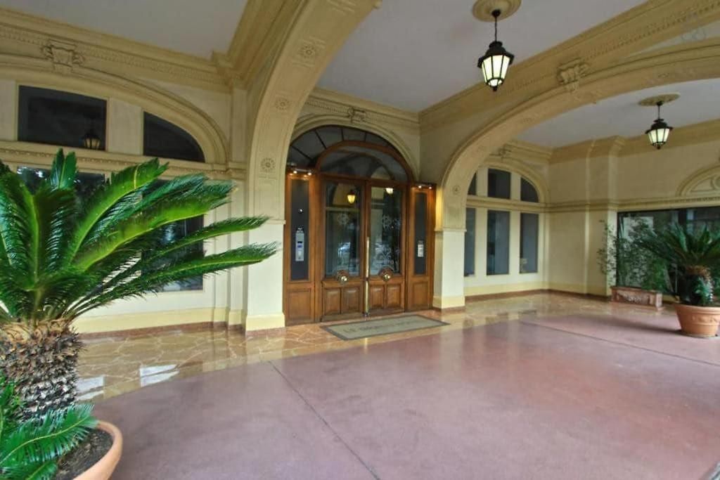 Beautiful With Parking Place Massena Apartment