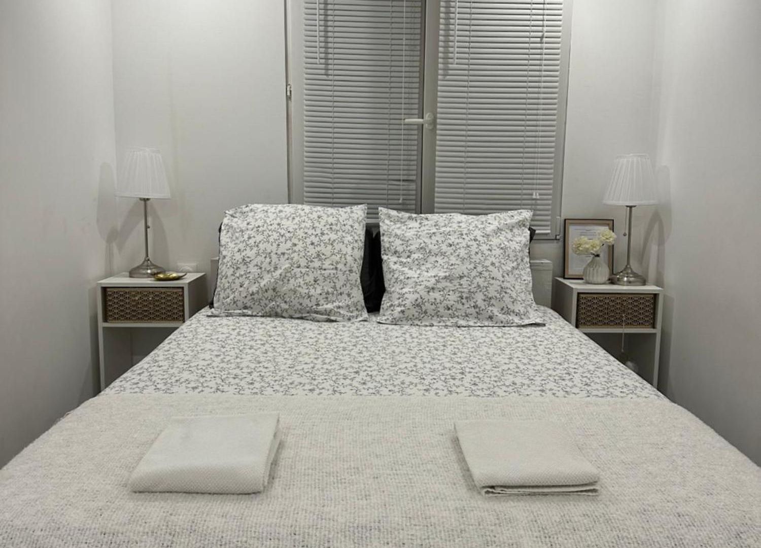Location In Private Security With Free Parking, 6 Min To Center, 1 Min For Transports Available