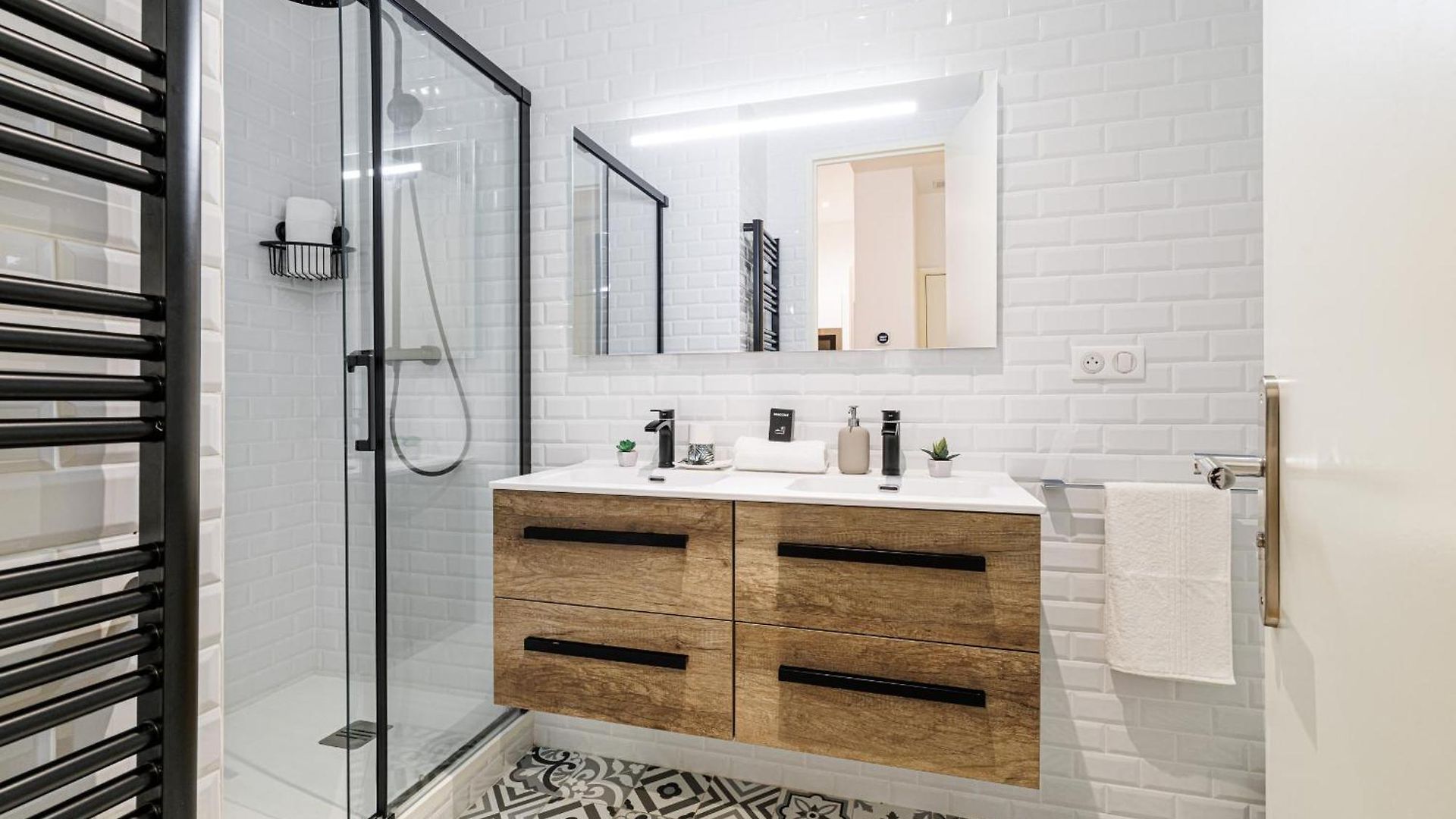 Appartement Chic & Cozy 2 Bdr Heart Of The Old Town *