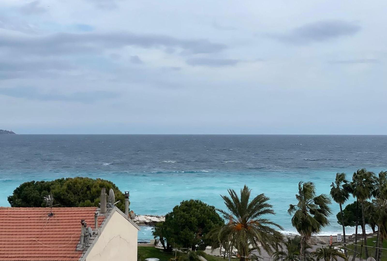 En Face De La Avec Vue Fantastique ! Nice