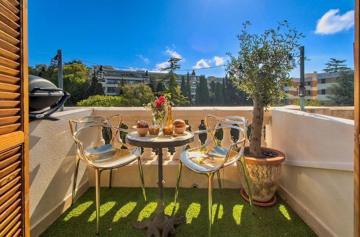 - Little With Sunny Terrace *