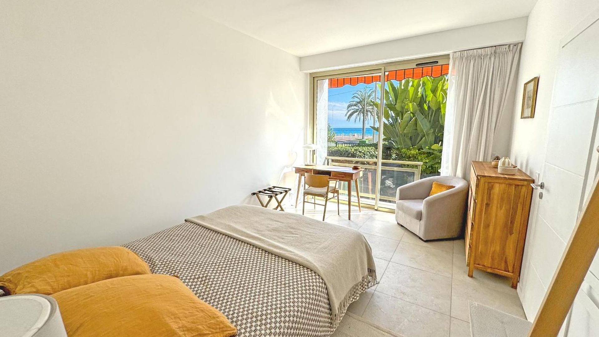Cosy Sea Front Garden Appartement *