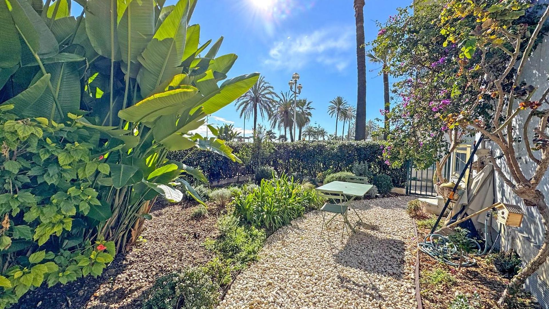 Cosy Sea Front Garden Appartement