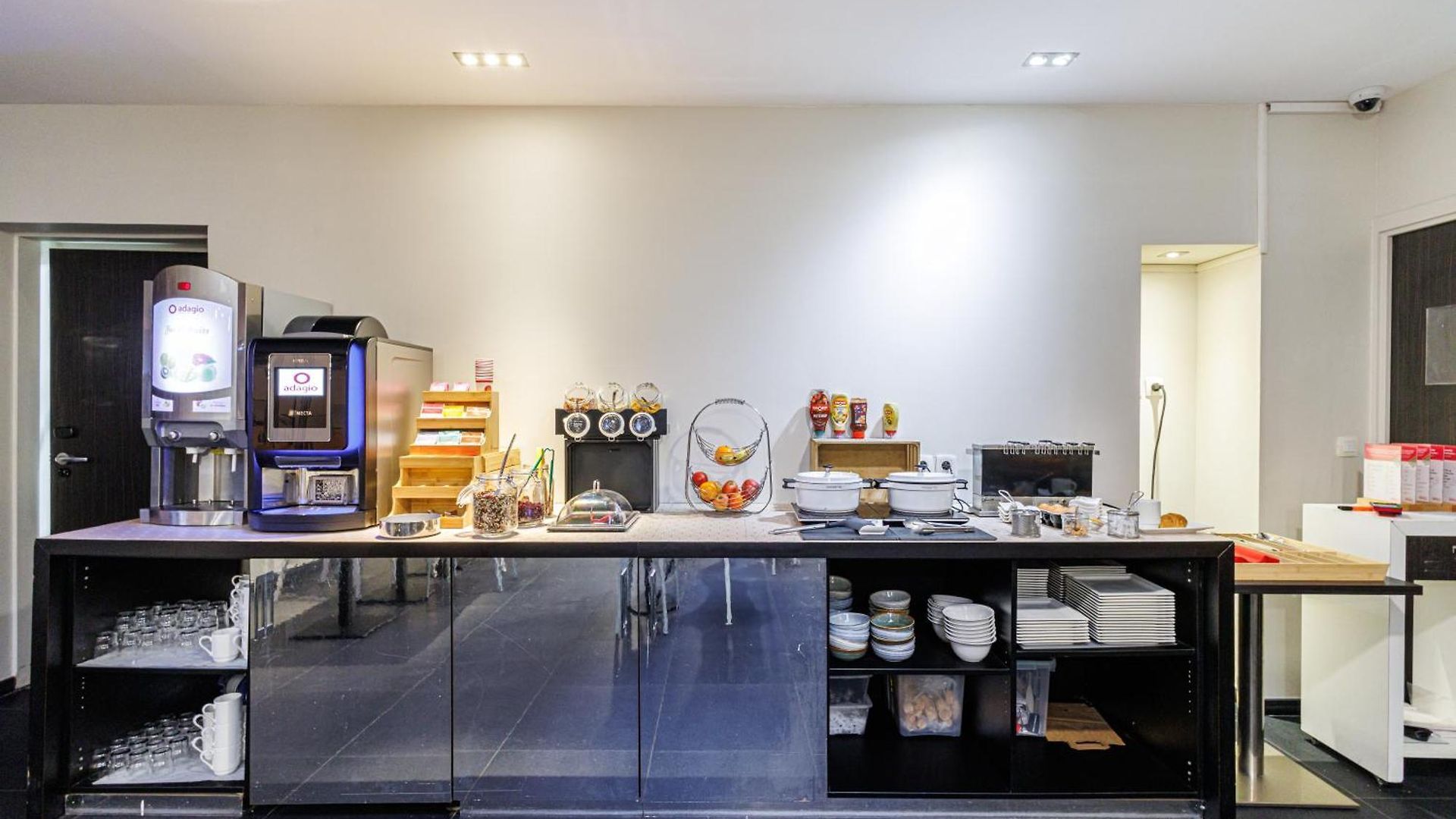 Adagio Centre 3*