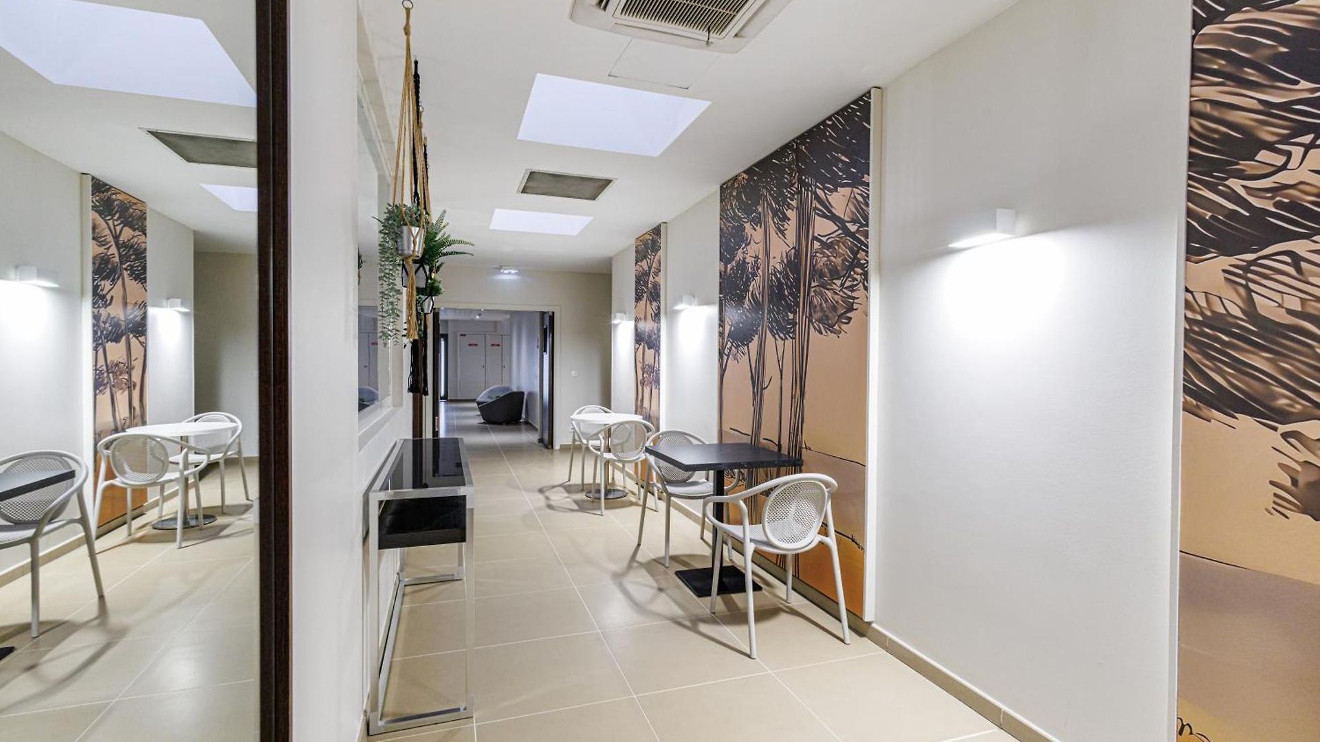 Adagio Centre 3*