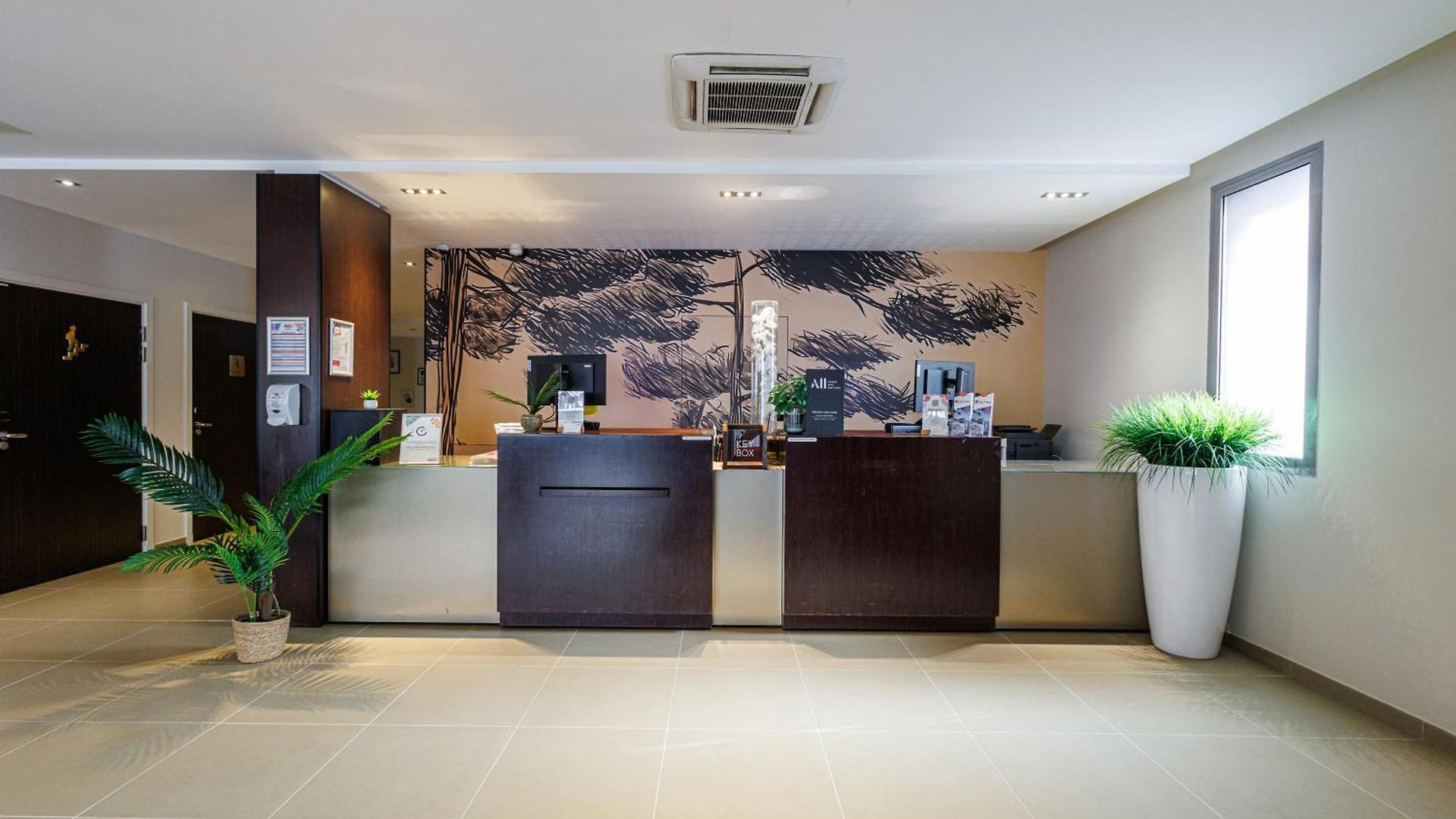 Adagio Centre 3*