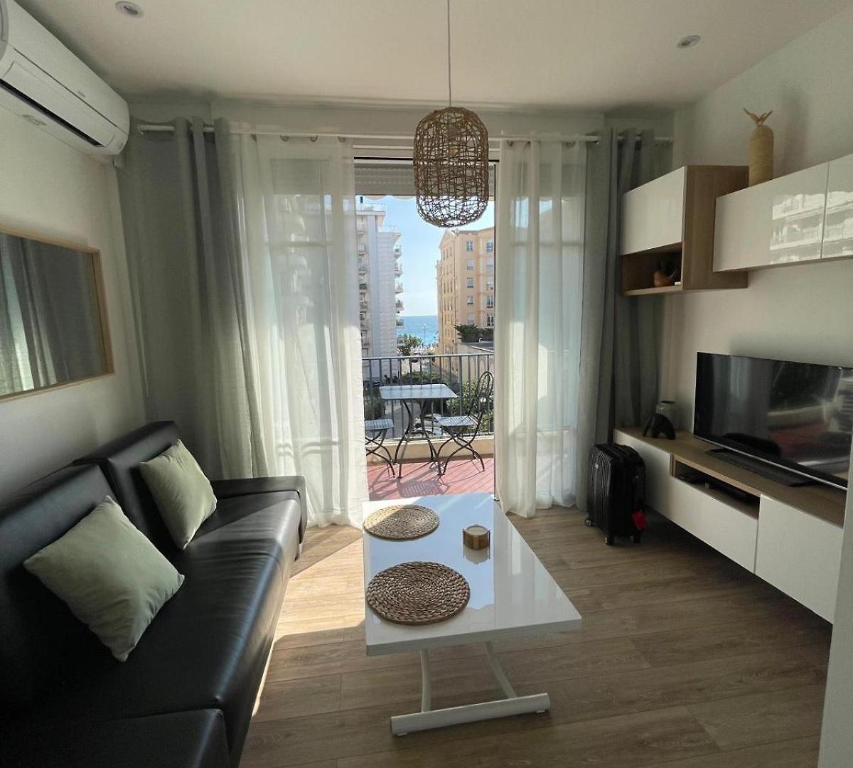 Appartement #26 Staywizus - Idealy Located Flat Ac 2mins Walk To Sea Balcony