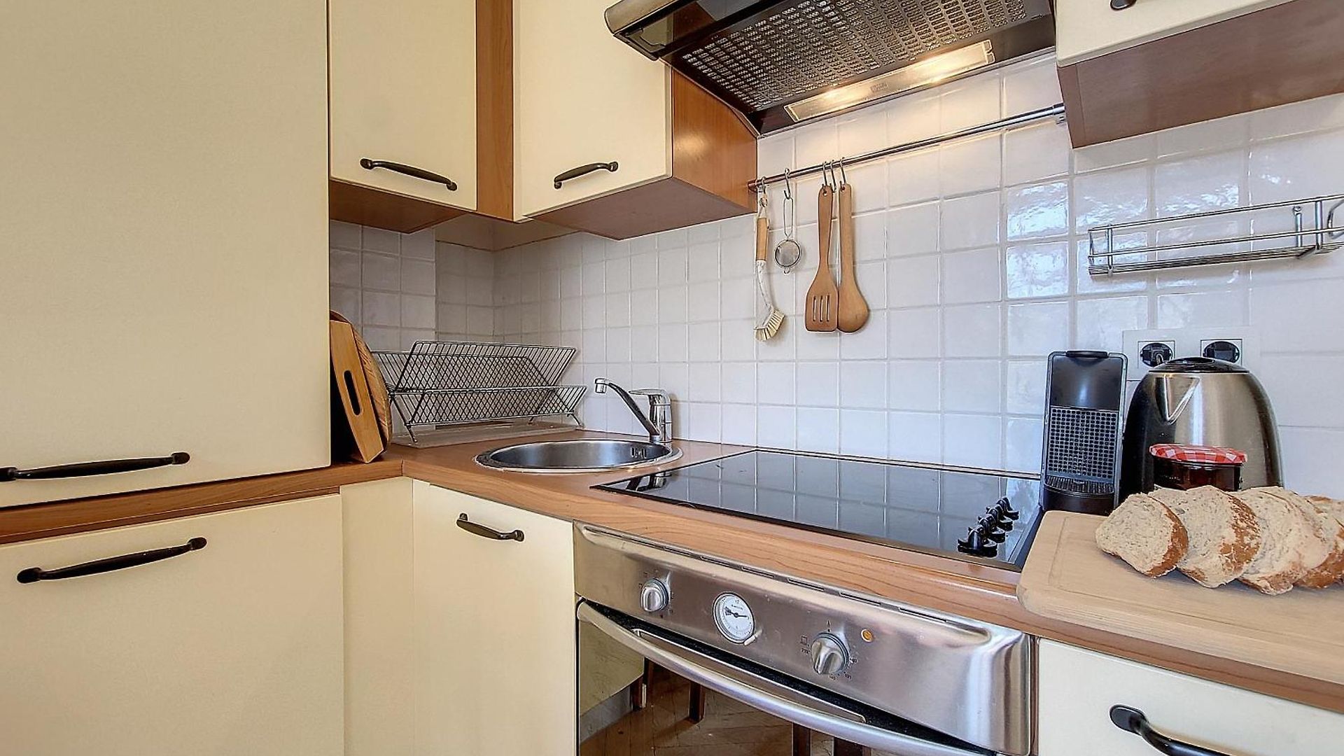 Nestor&jeeves - Pantai - Near - Balcony Apartment