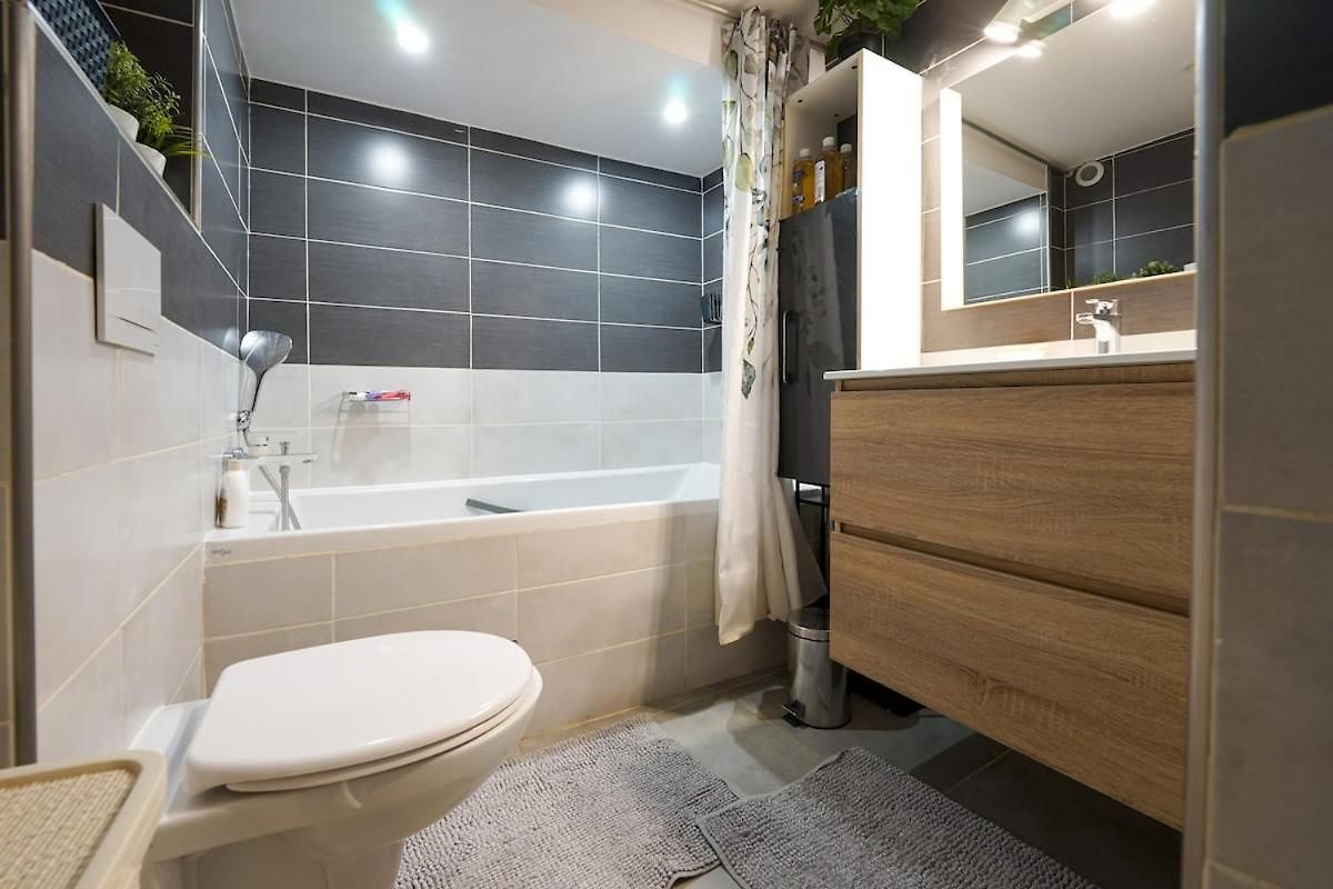 Au Coeur Du Vieux Emplacement Idéal! Appartement *