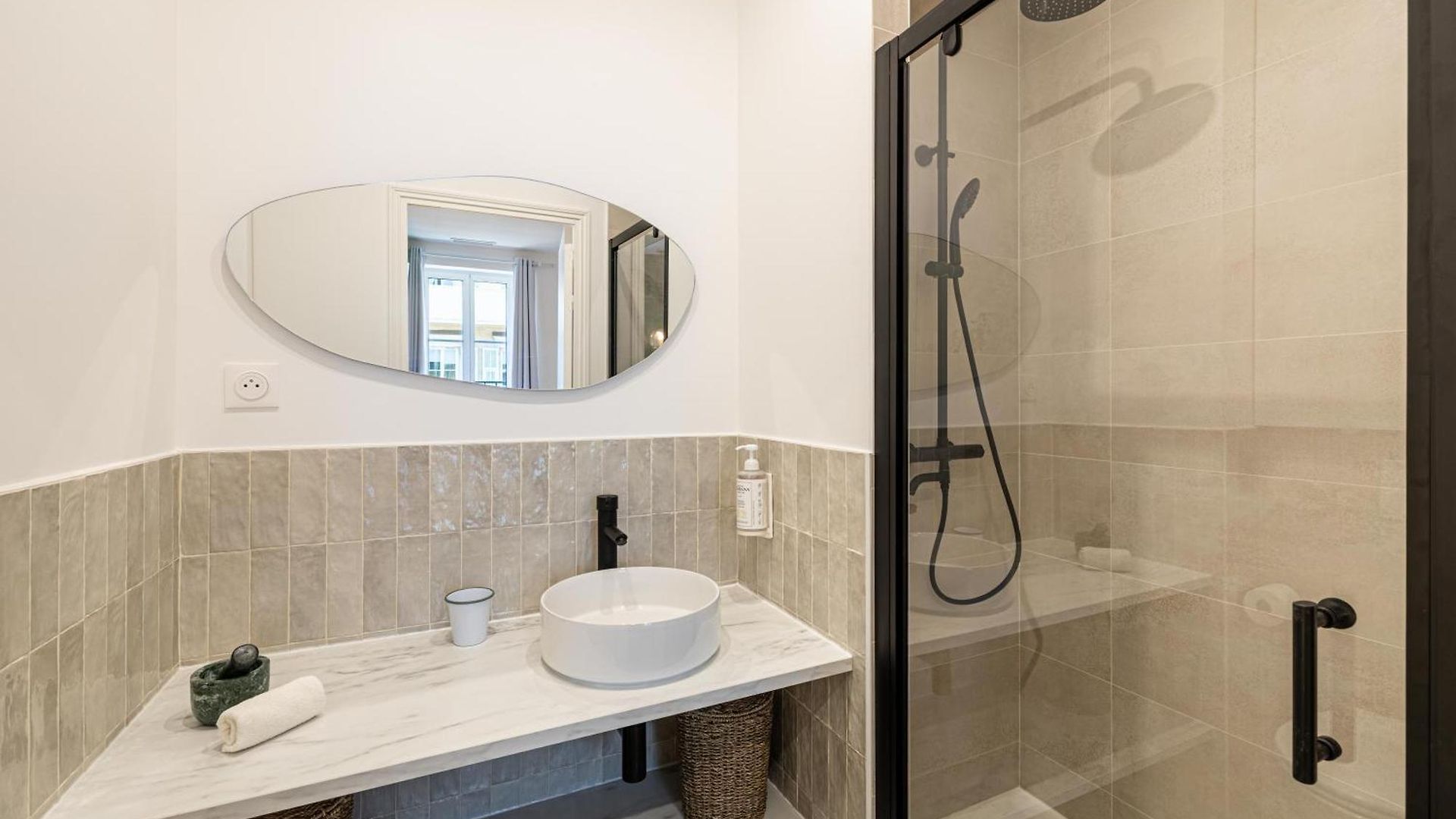 Appartement New! Remodeled & Spacious 4 Bedroom - 3 Bath - Heart Of - Ac In - With A Large Elevator *