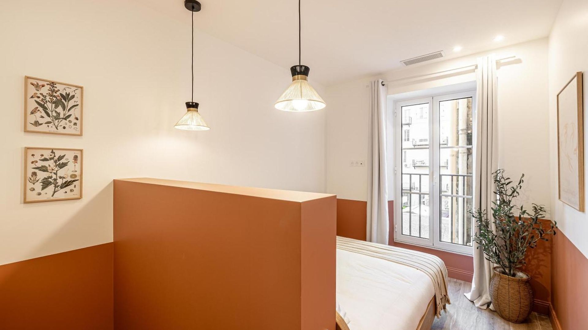 Appartement New! Remodeled & Spacious 4 Bedroom - 3 Bath - Heart Of - Ac In - With A Large Elevator