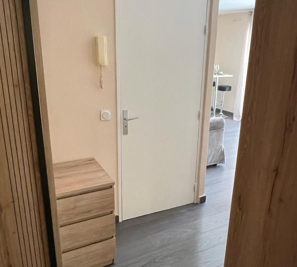 Apartment Elegant Avec Balcon Pres De La A *
