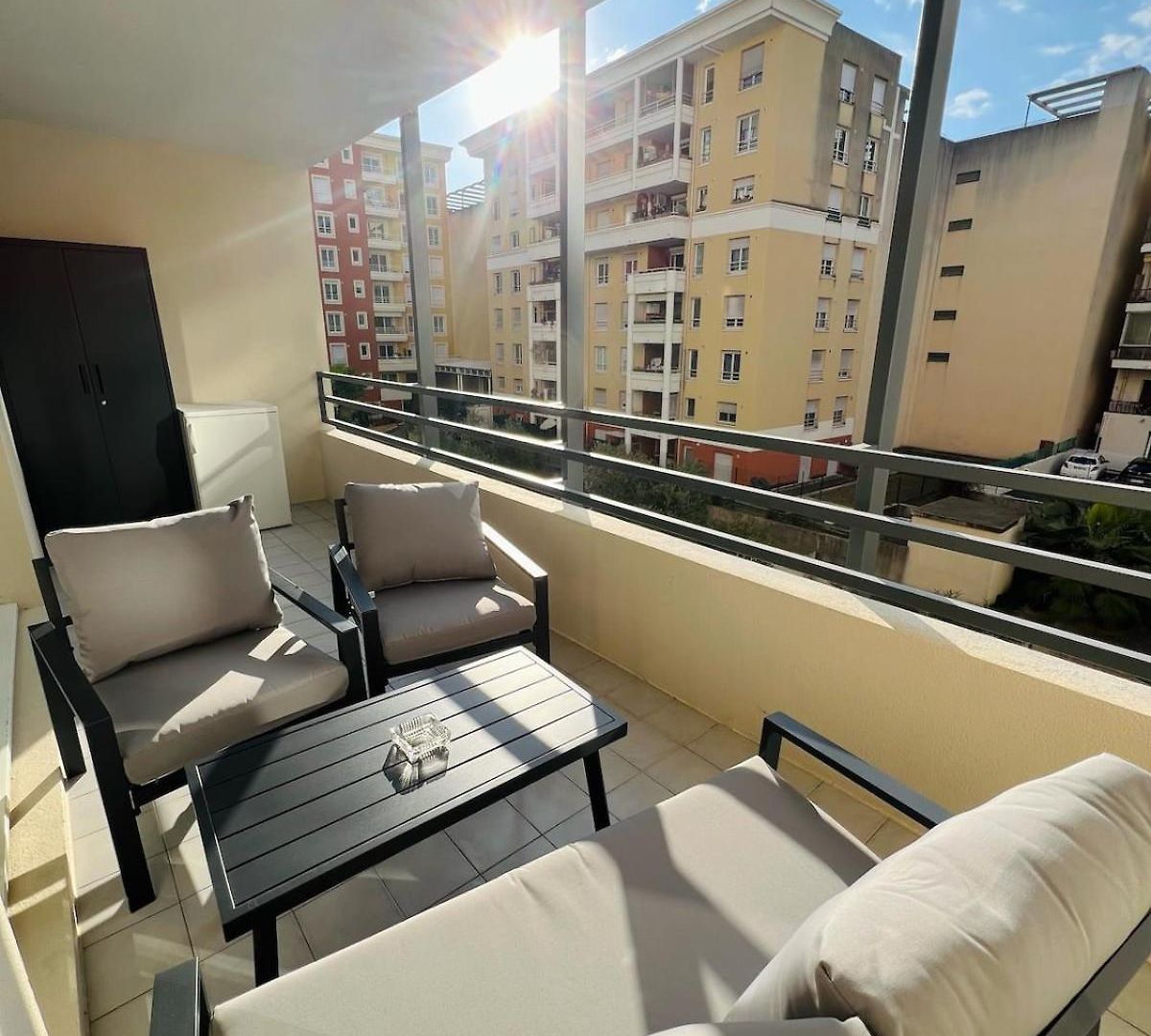 Apartment Elegant Avec Balcon Pres De La A